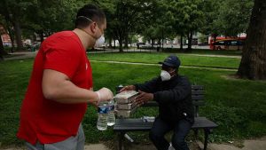Washington’daki Fenerbahçelilerden evsizlere yardım
