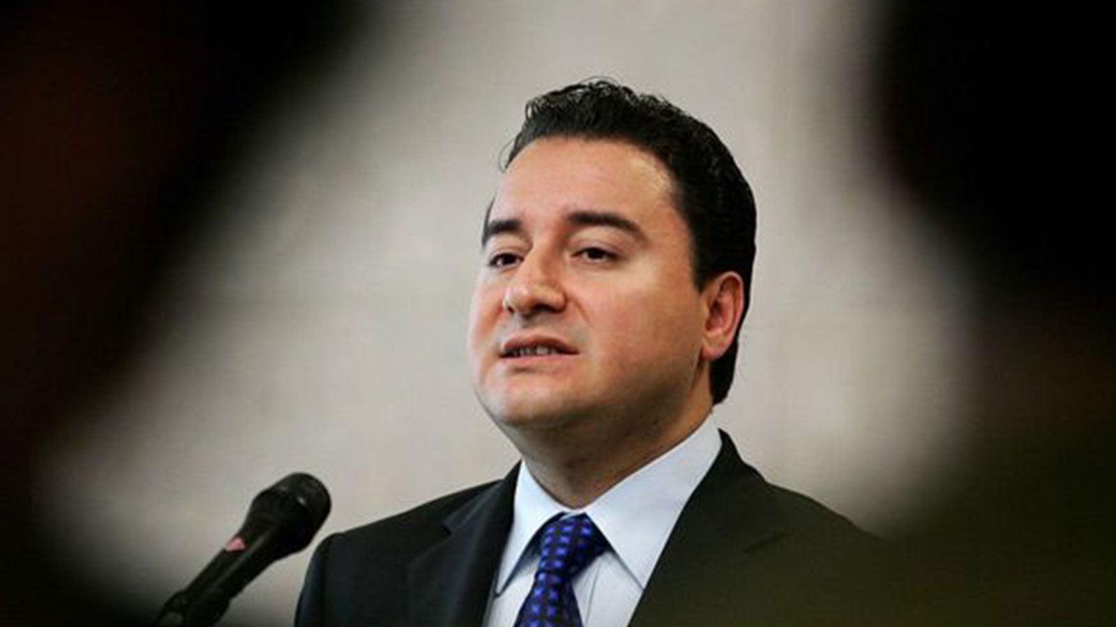 Ahmet Hakan: Babacan, iki büyük yapıdan birini tercih etmek zorunda Ahmet Hakan: Babacan, iki büyük yapıdan birini tercih etmek zorunda