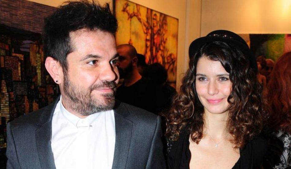 Beren Saat ve Kenan Doğulu Los Angeles dönüşü kol kola görüntülendi! Beren Saat ve Kenan Doğulu Los Angeles dönüşü kol kola görüntülendi!