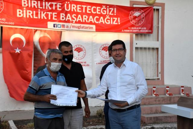 Çamovalı hayvan yetiştiricileri sertifikalarını aldı Çamovalı hayvan yetiştiricileri sertifikalarını aldı
