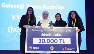Geleceği Yazan Kadınlar'ın ödülleri Emine Erdoğan'dan
