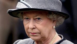 Kraliyet ailesine bir kriz daha! Kraliçe Elizabeth'in torunu süt reklamında oynadı