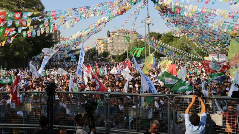 1 Eylül Diyarbakır mitingi: "Bizim barışımız, kayyumla, faşizmle değil; Türkiye halklarıyla olacaktır"