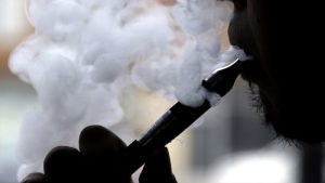 ABD'de ölümlere sebep olan elektronik sigara Meclis gündeminde: "Vatandaşlar bunu sigaradan daha zararsız diye düşünerek alıyor ancak gerçek böyle değil"