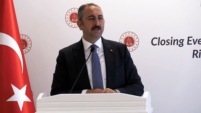 Adalet Bakanı: Savcılar, kadına şiddete karşı her başvuruyu değerlendiriyor
