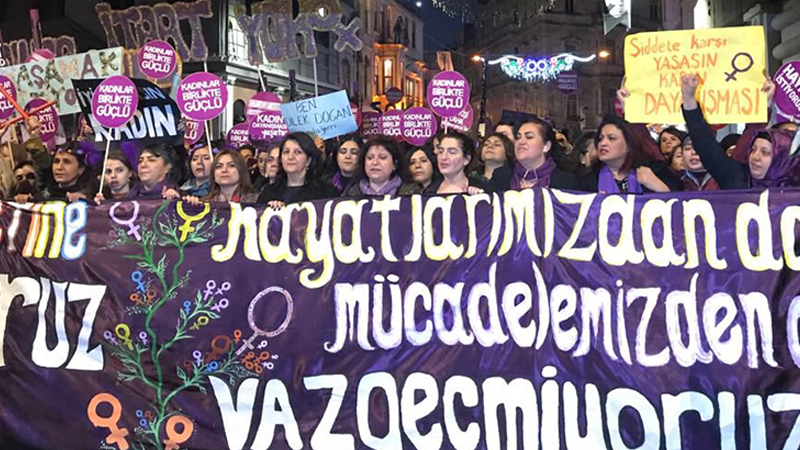 Adıyaman'da bir kadın ağabeyi tarafından öldüresiye dövülüp bıçaklandı Adıyaman'da bir kadın ağabeyi tarafından öldüresiye dövülüp bıçaklandı