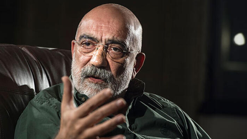 Ahmet Altan'ın 2009 tarihli yazısı nedeniyle yargılandığı dava ertelendi