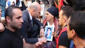 Akşener'in danışmanı: Devlet, vatandaşlarını dağa götürdüğünü iddia ettiği bir kapının önünde ağlamaz
