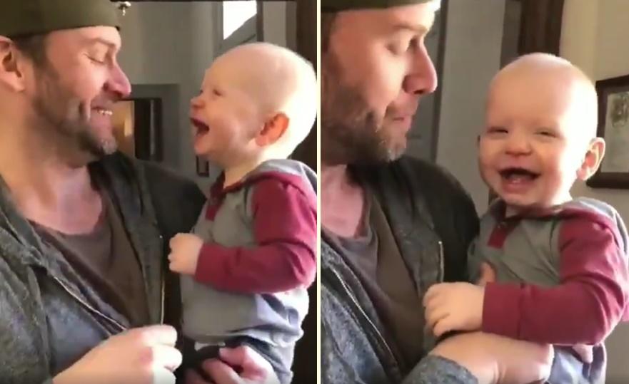 Babasıyla Birlikte Beatbox Yapmaya Çalışan Ufaklığın Gözlerinizden Kalpler Çıkartacak İmajları