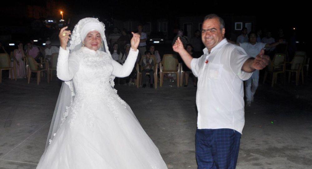 Biri Denizlili Oburu Endonezyalı: İnternette Tanışıp Google Translate Sayesinde Evlendiler! Biri Denizlili Oburu Endonezyalı: İnternette Tanışıp Google Translate Sayesinde Evlendiler!