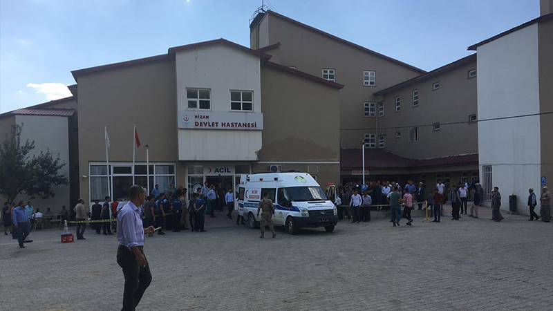 Bitlis'te bir minibüs şarampole yuvarlandı: 10 ölü, 9 yaralı Bitlis'te bir minibüs şarampole yuvarlandı: 10 ölü, 9 yaralı