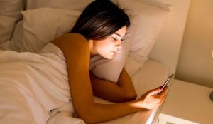 Cep telefonunun zararları nelerdir? Sakın cep telefonuna yakın uyumayın!