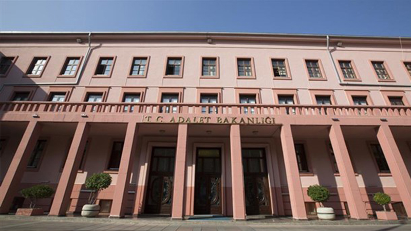 CHP'li Çakırözer sordu, Adalet Bakanlığı yanıt veremedi; yazdığı yazı gerekçesiyle yargılanan kaç gazeteci olduğunu bilinmiyor CHP'li Çakırözer sordu, Adalet Bakanlığı yanıt veremedi; yazdığı yazı gerekçesiyle yargılanan kaç gazeteci olduğunu bilinmiyor