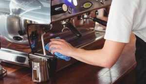 En basit şekilde kahve makinesini temizlemenin yolları! Kahve makinesinden kireç çıkar mı?