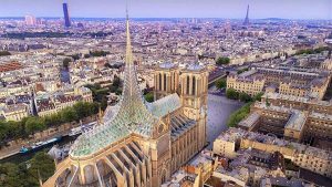 Notre Dame Katedrali için güneş gücü üreten çatı önerisi