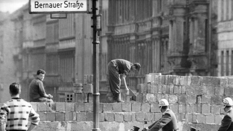 13 Ağustos 1961: Berlin Duvarı ile bir kent tecrit edildi 13 Ağustos 1961: Berlin Duvarı ile bir kent tecrit edildi