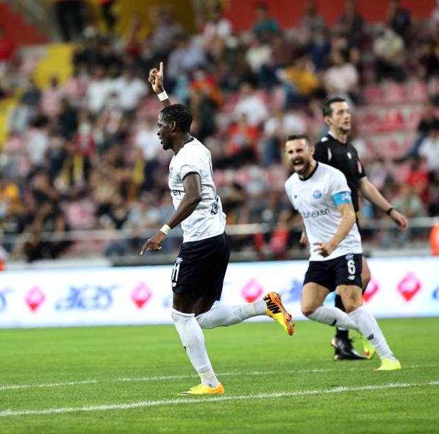 26 yıl sonra Muhteşem Lig'e çıkan Adana Demirspor'da birinci gol Akintola'dan 26 yıl sonra Muhteşem Lig'e çıkan Adana Demirspor'da birinci gol Akintola'dan