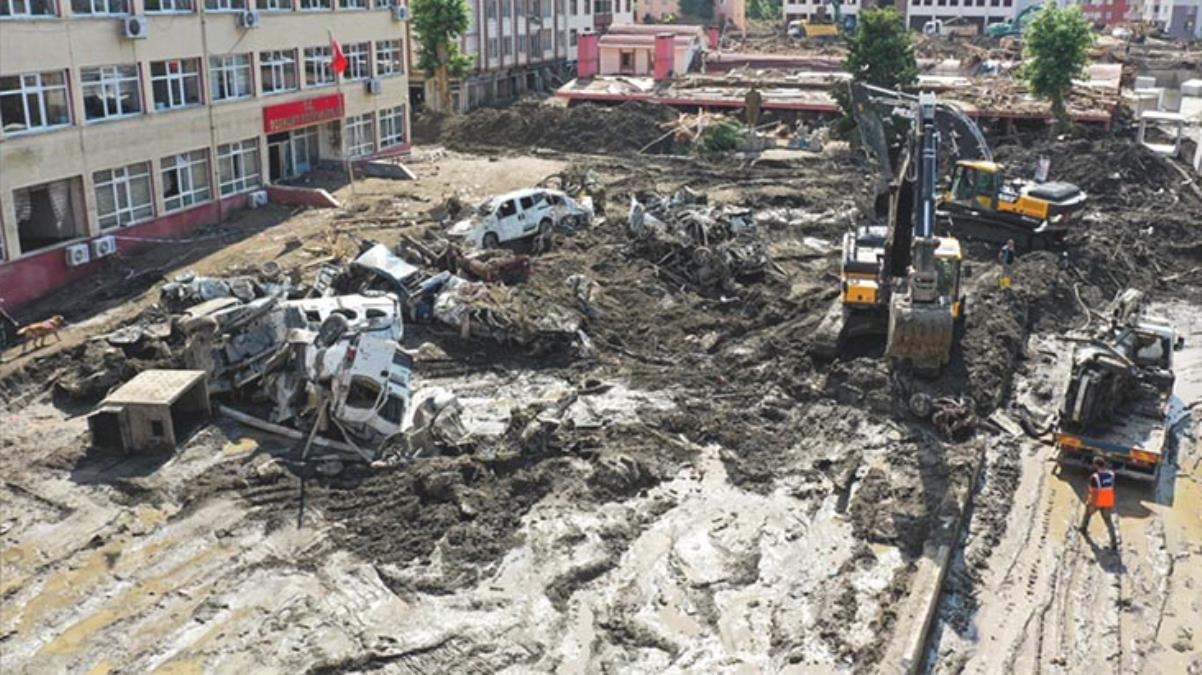 77 kişinin hayatının kaybettiği Batı Karadeniz'deki sel felaketinde kaybolan 47 kişi hala aranıyor 77 kişinin hayatının kaybettiği Batı Karadeniz'deki sel felaketinde kaybolan 47 kişi hala aranıyor