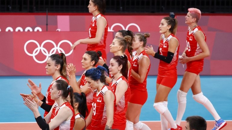 A Ulusal Bayan Voleybol Ekibi, Olimpiyatlar'a veda etti: "Bu güç günlerde bize memnunluk yaşattınız" A Ulusal Bayan Voleybol Ekibi, Olimpiyatlar'a veda etti: "Bu güç günlerde bize memnunluk yaşattınız"