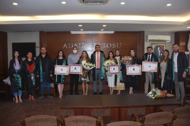 Adana Barosu'nda stajını tamamlayan 5 yeni avukat mesleğe başladı