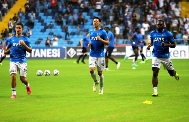 Adana Demirspor ve Fenerbahçeli oyuncular ısınmaları tamamladı