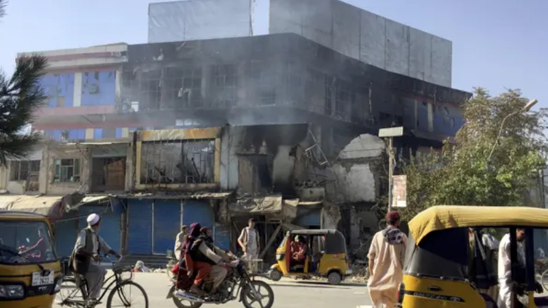 Afganistan'da Taliban, 3 günde 5 vilayet başşehrini ele geçirdi Afganistan'da Taliban, 3 günde 5 vilayet başşehrini ele geçirdi