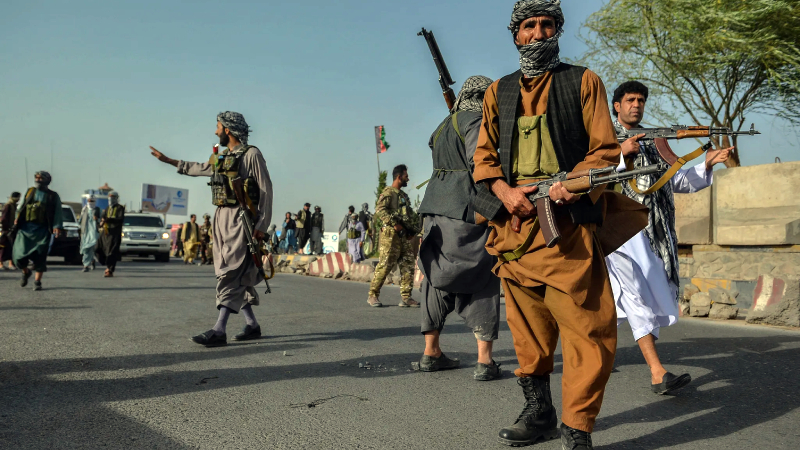 Afganistan'da Taliban, Kunduz vilayet merkezinin birtakım bölgelerini ele geçirdi: 11 meyyit, 41 yaralı