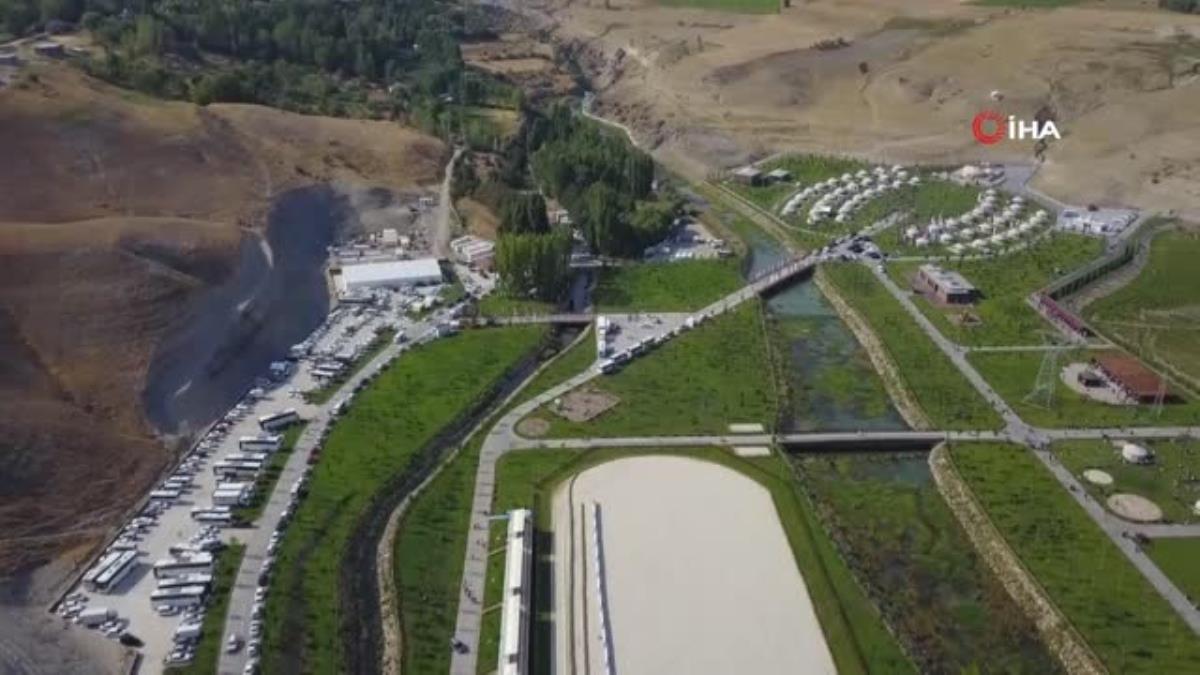 Ahlat'taki Malazgirt kutlamaları coşkuyla devam ediyor Ahlat'taki Malazgirt kutlamaları coşkuyla devam ediyor