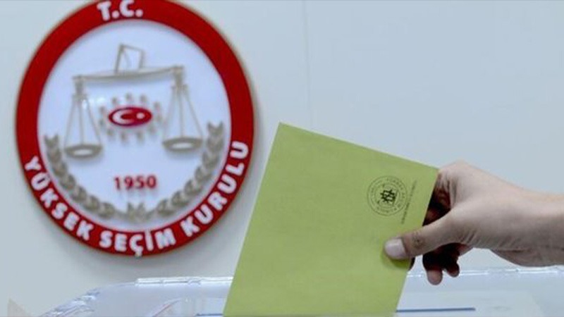 AKP'nin anayasa taslağında, "laiklik tersi aksiyonların odağı olmak" parti kapatma sebepleri ortasından çıkarılıyor AKP'nin anayasa taslağında, "laiklik tersi aksiyonların odağı olmak" parti kapatma sebepleri ortasından çıkarılıyor