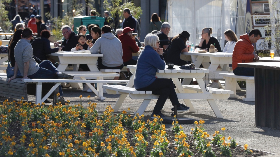 Altı ay sonra birinci kere yurt dışı kontağı olmayan bir Covid olayı tepsit edildi; Yeni Zelanda'da ulusal kapanma tedbiri
