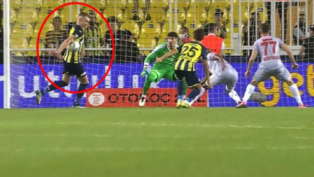 Antalya maçındaki tartışmalı penaltı konumuna Fenerbahçe'den tepki! Yayıncı kuruluşu topa tuttular