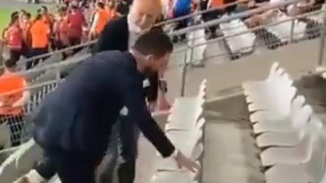 Arda Turan, "Seni sırtımda taşırım" diyen taraftara birebir hoşlukta karşılık verdi