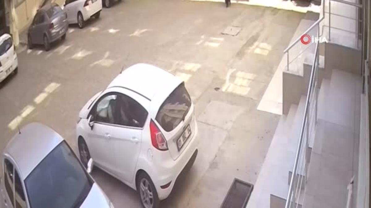 Arkadaşının meskenini soyan bayan ile hata ortakları kent kart sayesinde yakalandı Arkadaşının meskenini soyan bayan ile hata ortakları kent kart sayesinde yakalandı