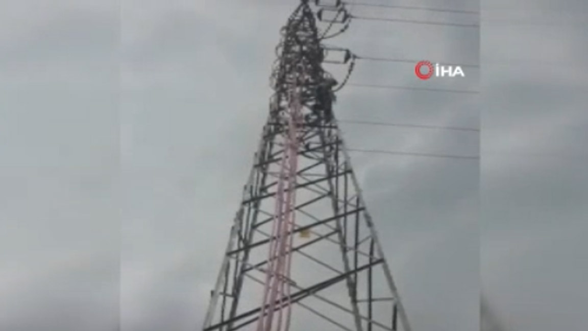 Artvin’in Şavşat'ta sağanak yağış sonrası yıldırım düştü, 37 köyün elektriği kesildi Artvin’in Şavşat'ta sağanak yağış sonrası yıldırım düştü, 37 köyün elektriği kesildi