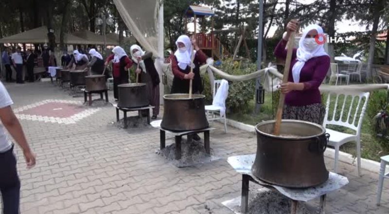 Aşure kazanları birlik ve beraberlik için kaynadı