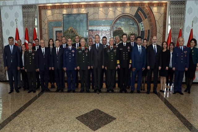 Bakan Akar: "(Yeni Askerlik Sistemi) Hiçbir Vakit Hiç Kimsenin Önü Tıkanmıyor" Bakan Akar: "(Yeni Askerlik Sistemi) Hiçbir Vakit Hiç Kimsenin Önü Tıkanmıyor"