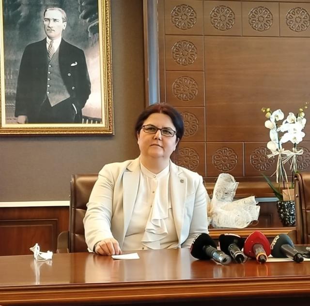 Bakan Yanık, konukevinden hizmet alan bayanlardan 163'ünün iş imkanına kavuşmasını sağladıklarını bildirdi Bakan Yanık, konukevinden hizmet alan bayanlardan 163'ünün iş imkanına kavuşmasını sağladıklarını bildirdi