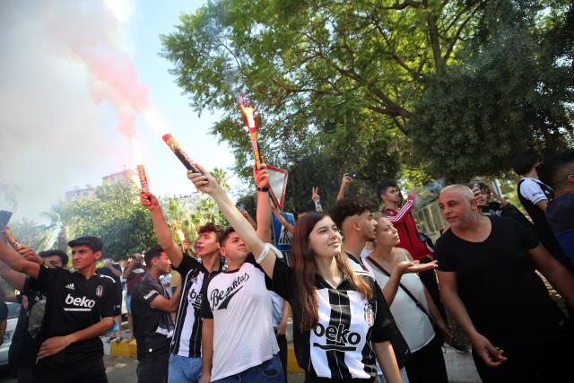 Beşiktaş kafilesi hazırlık maçı için Adana'da Beşiktaş kafilesi hazırlık maçı için Adana'da