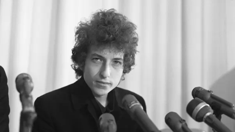 Bob Dylan hakkında 12 yaşındaki bir kız çocuğuna cinsel istismarda bulunduğu argümanıyla dava açıldı