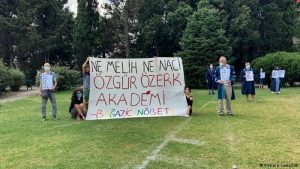 Boğaziçi Üniversitesi: Tekrar bir gece yarısı kararnamesi ve yeni bir atanmış rektör krizi