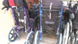 Bölgede tamirci bulamadı... Engelli lider 10 yıldır tekerlekli sandalye tamir ediyor