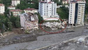 Bozkurt’taki sel felaketinde Ölçer Apartmanı en az 20 şahsa mezar oldu; müteahhitin kardeşi, “İzin veren belediye sorumlu” dedi