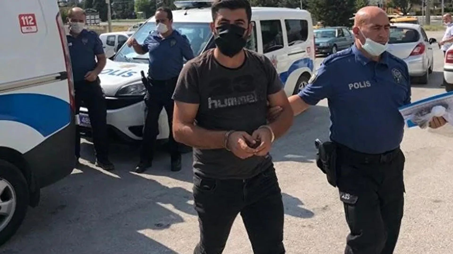 Burdur Devlet Hastanesi'nde hemşirelere saldıran 4 bireyden 1'i tutuklandı Burdur Devlet Hastanesi'nde hemşirelere saldıran 4 bireyden 1'i tutuklandı
