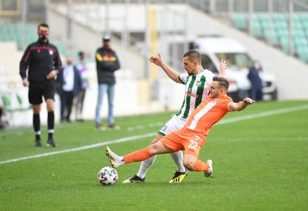 Bursaspor, Adanaspor'u bir defa daha yenerek başlangıç zincirini kırmak istiyor Bursaspor, Adanaspor'u bir defa daha yenerek başlangıç zincirini kırmak istiyor