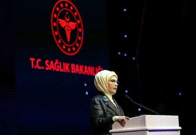 Eminde Erdoğan: "Kronik Hastalık Seyri Devam Ederse Hastalığın Pençesinde Kıvranacağız"