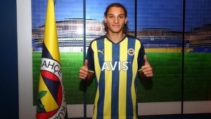 Fenerbahçe, Gençlerbirliği'nden Buyruk Ortakaya'yı renklerine bağladı! Taraftarlar, çocukluk fotoğrafına beğeni yağdırıyor