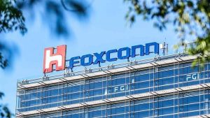 Foxconn elektrikli araba projesi için Tayvan'lı çip tesisini satın alıyor