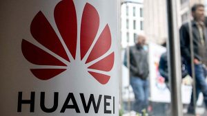 Huawei’ye art kapı suçlaması