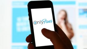 OnlyFans, platformdan pornografik içerikleri yasaklayan kararından vazgeçti