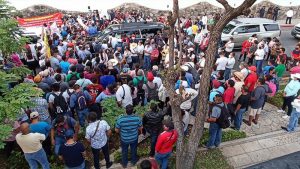Protestocular aracının önünü kesti; Meksika Devlet Lideri Obrador kabine toplantısına katılamadı